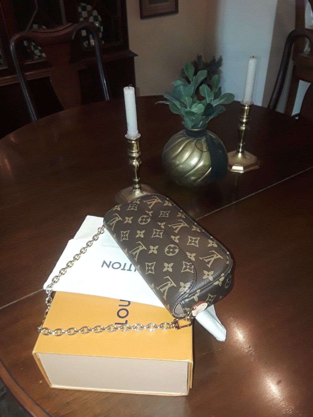 NEW logo handbag with ivy chain, box and dust bag - Picture 3 of 8